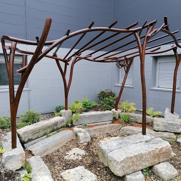 Monkey Pergola / Pergola du Pti Singe